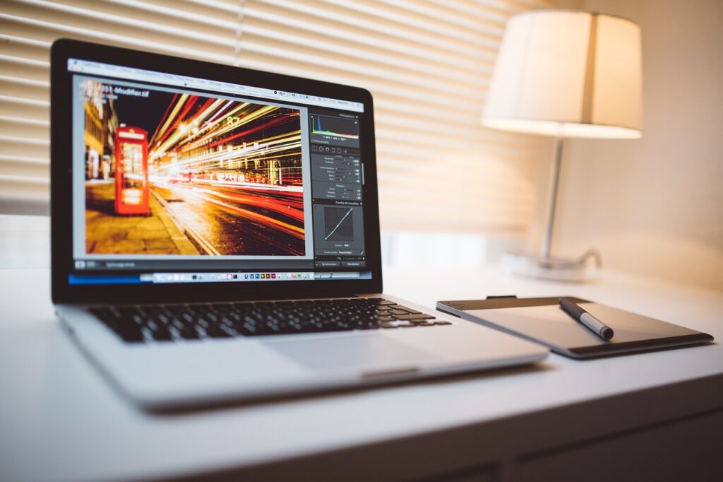 Editing Fotografico Online vs. Software Desktop