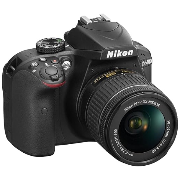 Nikon D3400 Fotocamera Reflex Digitale con Obiettivo Nikkor AF-P 18/55VR, 24,7 Megapixel, LCD 3", SD da 8 GB 300x Premium Lexar, Nero [Nital Card:...