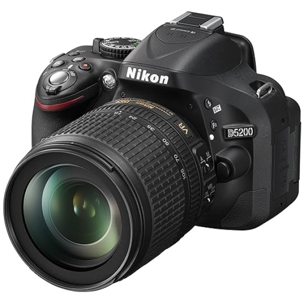 Nikon D5200 Fotocamera Reflex Digitale con Obiettivo Nikkor 18/105VR, 24.1 Megapixel, LCD HD 3 Pollici Regolabile, SD 8GB 100x Premium Lexar, Nero...