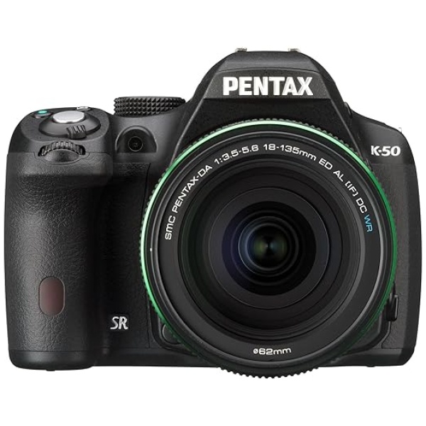 Pentax K-50 Fotocamera e Obiettivo DA-L 18-135 WR, Sensore CMOS APS-C da 16,49 Megapixel, Display LCD da 3”, Video Full HD, Nero